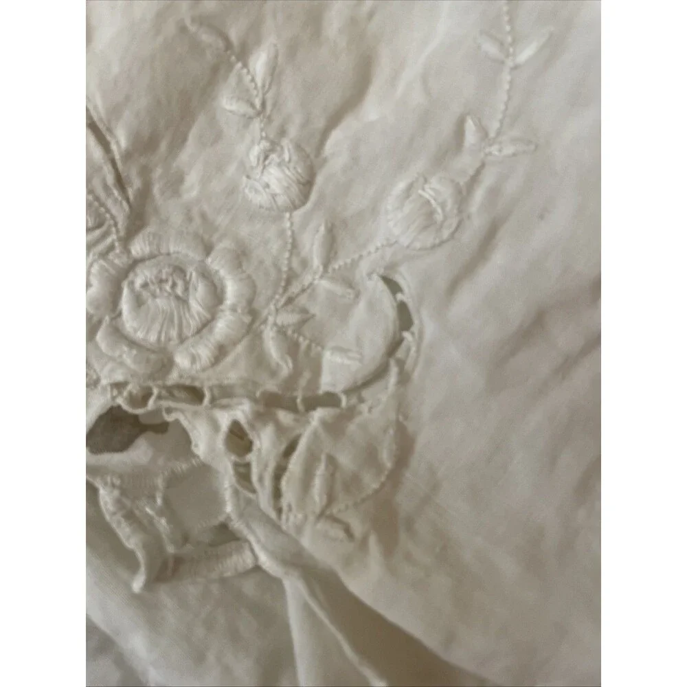 Vintage Cutter Linens Tablecloths, Runners, Doilies For Crafts Embroidered